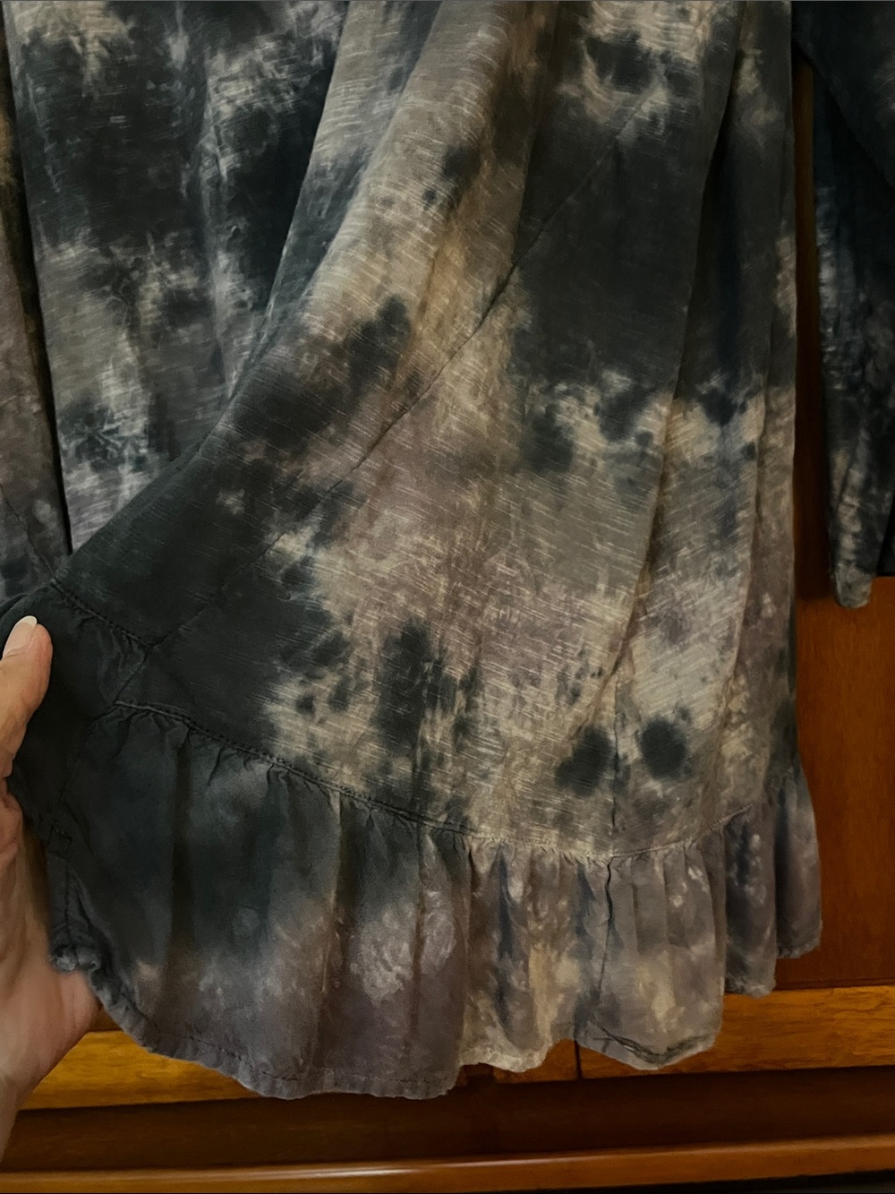 LOGO by Lori Goldstein Black and Gray Tie-Dye Ruffle-Hem Long Sleeve Tee - Picture 6 of 9